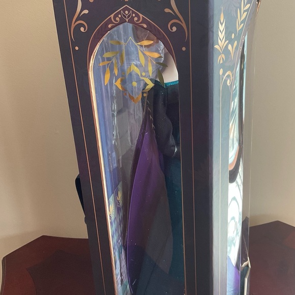DISNEY  FROZEN MOVIE  2   QUEEN ANNA LIMITED DOLL   RETIRED  NWT - Picture 3 of 5